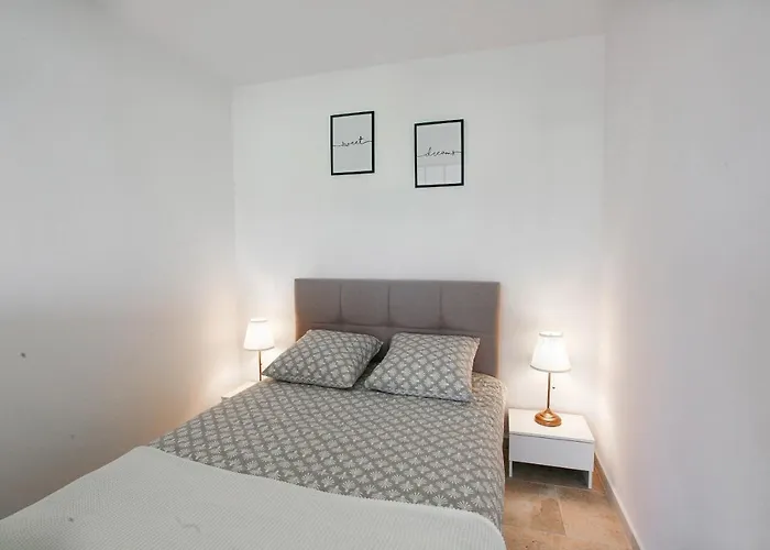 Le Tamaris - Terrasse Vue Sur - Piscine, Tennis & Jardin